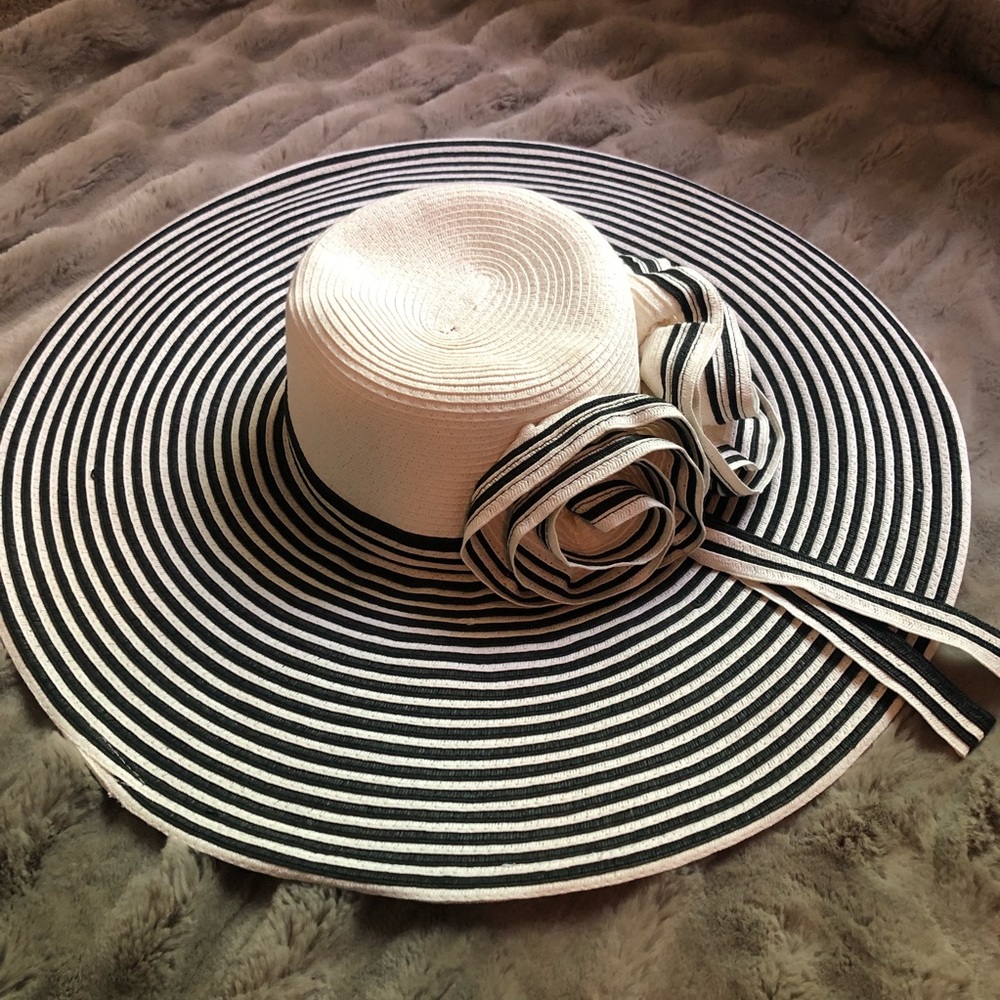 Black House White Market wide brim hat